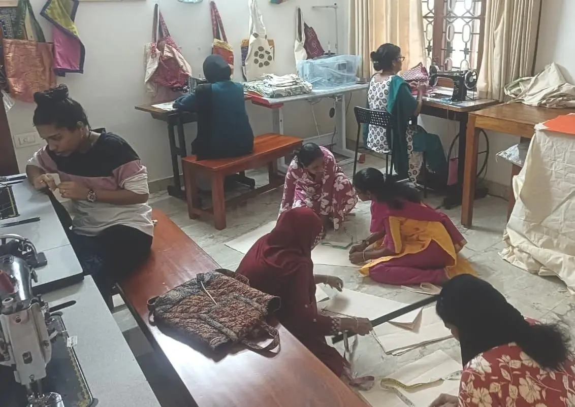 A seventeen-year-old joined the stitching class on her vacation